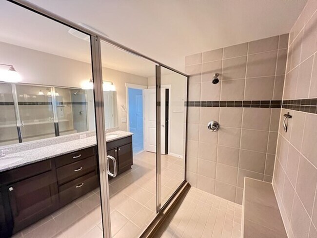 Building Photo - 5 Bedroom plus a Bonus Room in Gig Harbor