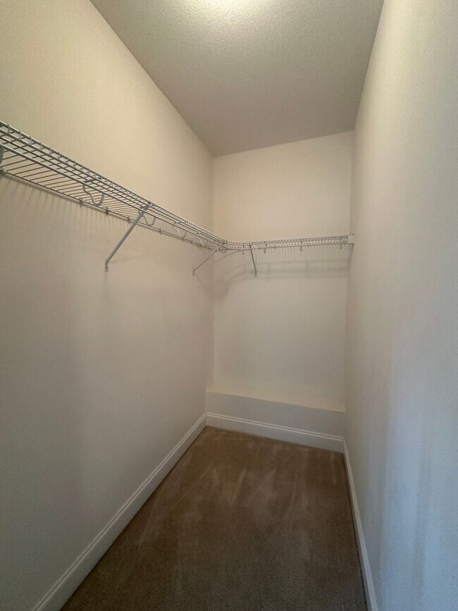 Building Photo - 3 Bedroom / 2 Bath Brick Home Kingsport, TN