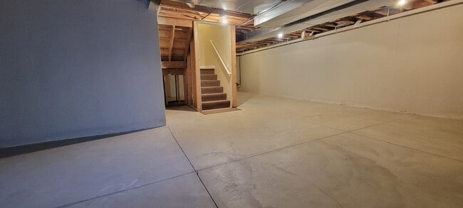Building Photo - 3253 E 11 Mile Rd