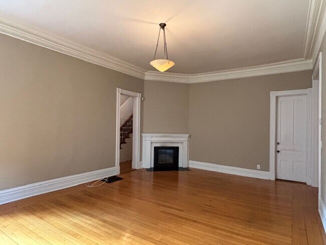 Building Photo - 462 Holly Ave