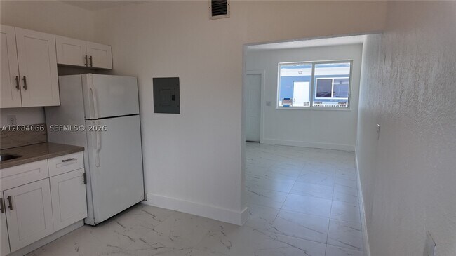 Building Photo - 3737 NW 20th Ct