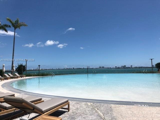 Building Photo - 480 NE 31st St