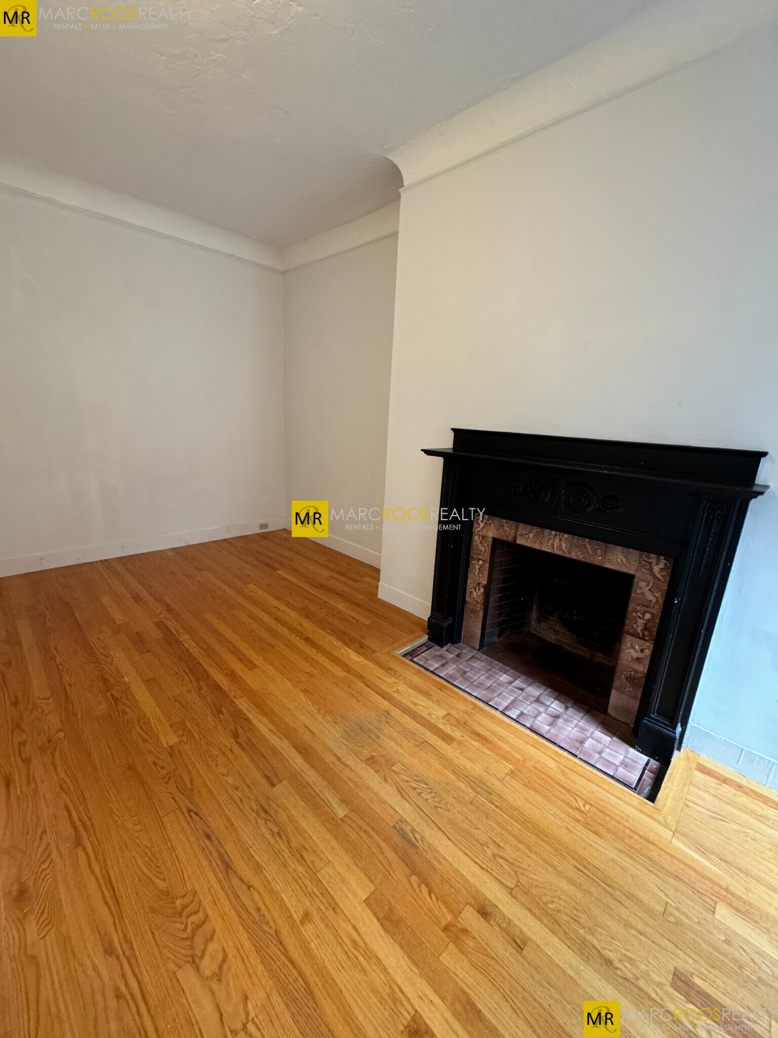 Building Photo - 587 Beacon St