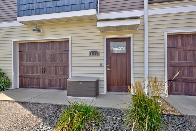 Building Photo - 2163 Rolling Green Ln