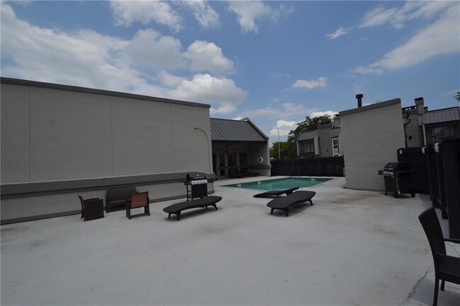 Building Photo - 935 La Posada Dr
