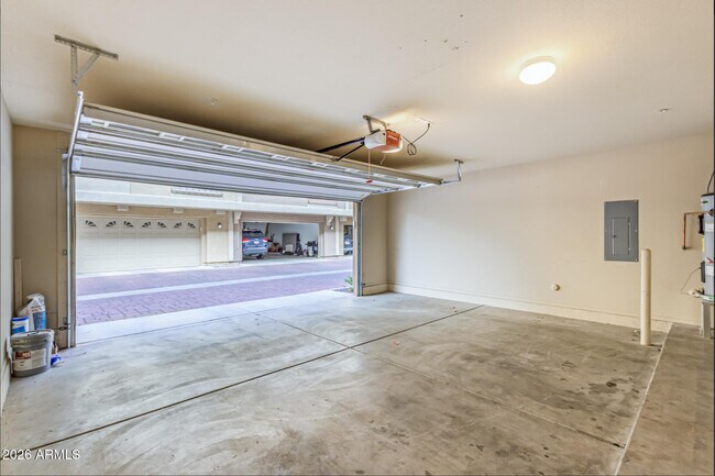 Building Photo - 900 S 94th St