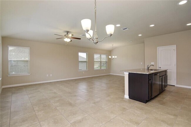 Building Photo - 843 Winnsboro Dr