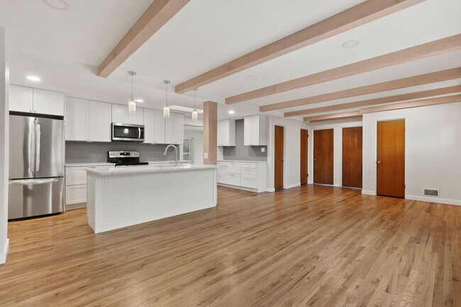 Building Photo - 4210 Balsam St