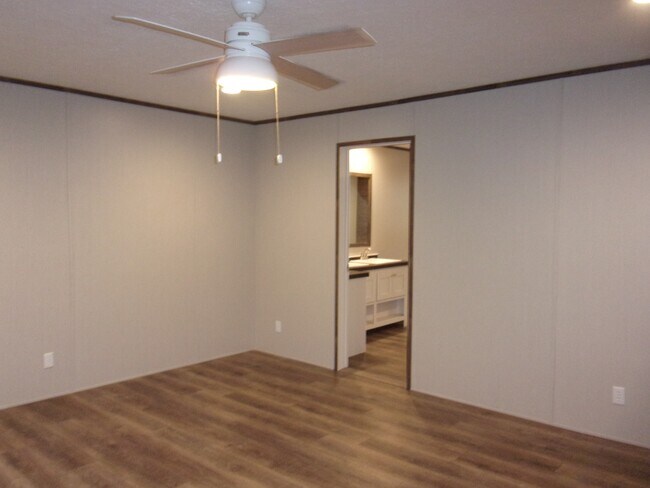 Building Photo - 811 Sitton Rd