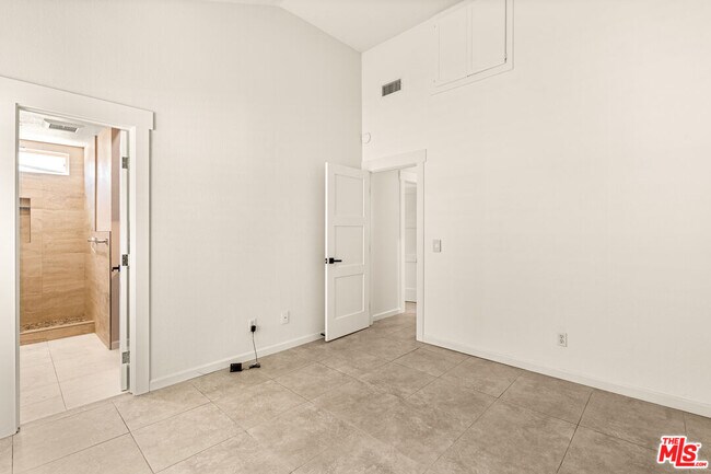 Building Photo - 3954 Bancroft St