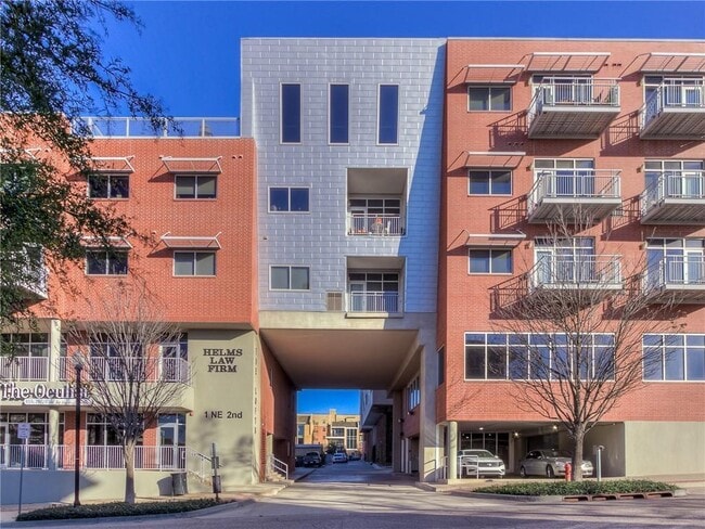 Building Photo - 1 NE 2nd St