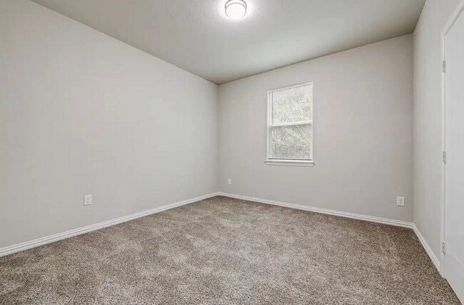 Building Photo - 5612 Black Pine Cir