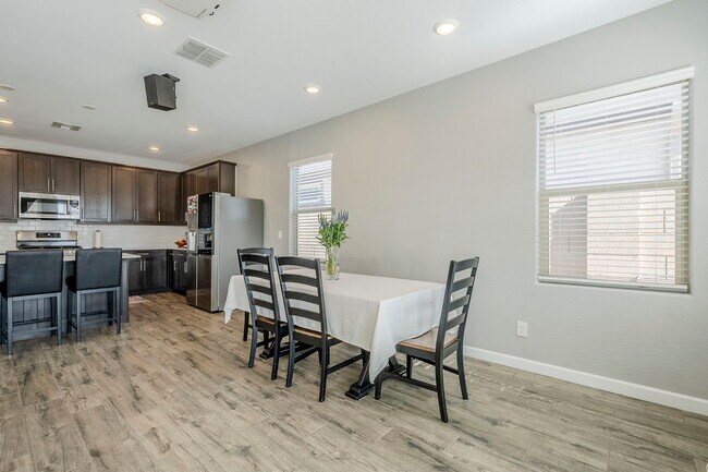 Building Photo - 9935 E Thornbush Ave