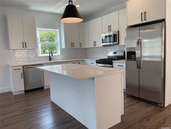 Building Photo - 3-11 Beach 87th St