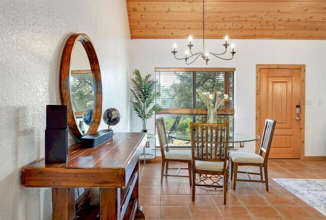 Building Photo - 401 Madrone Canyon Dr