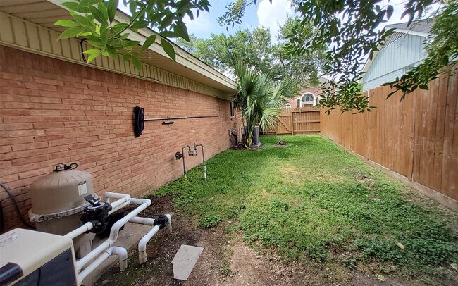 Building Photo - 4423 Meyerwood Dr