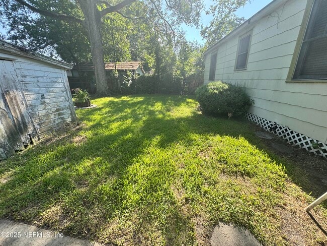 Building Photo - 4050 Dellwood Ave