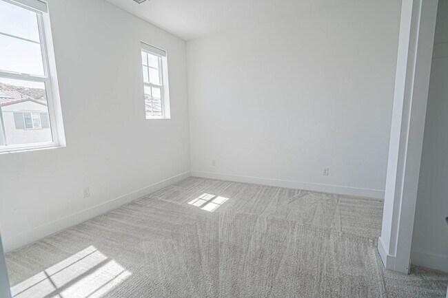 Building Photo - 28519 Moyer Ln