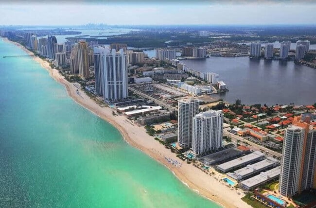 Building Photo - 18683 Collins Ave