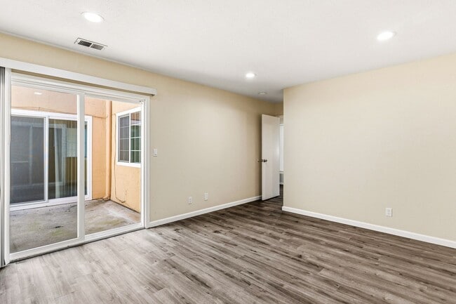 Building Photo - Union City 4-Bed, 2-Bath w/ 2-Car Garage & Vaulted Ceilings