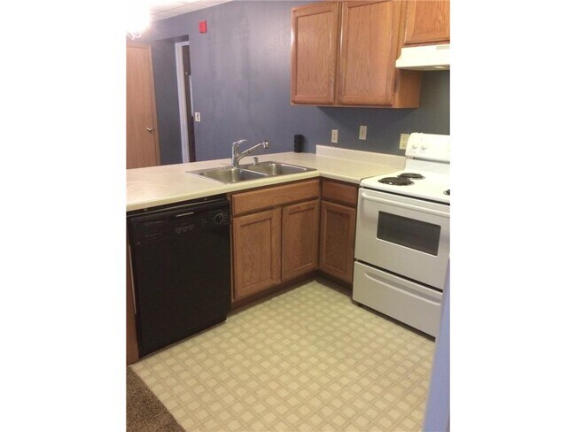 Building Photo - 109 E Luverne St