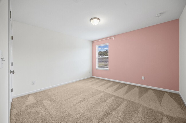 Building Photo - "Spacious 3-Bedroom Townhome with Fireplace, Pergola & Community Pool on Summerlake Drive!"
