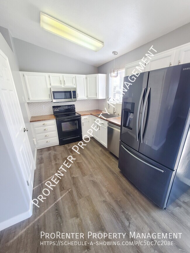 Building Photo - 4252 S Midland Dr