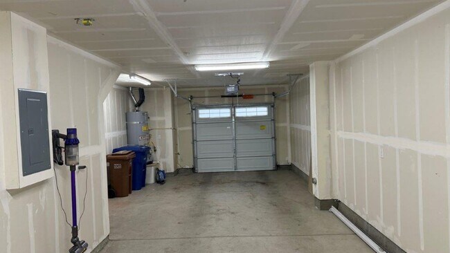 Building Photo - Concord Beautiful 3 bedroom 3 bathroom fully updated townhome, gated community!