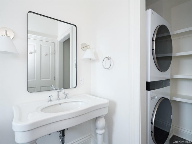 Building Photo - 702-704-704 Columbia St