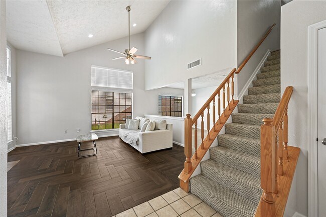 Building Photo - 1555 Hillside Elm St