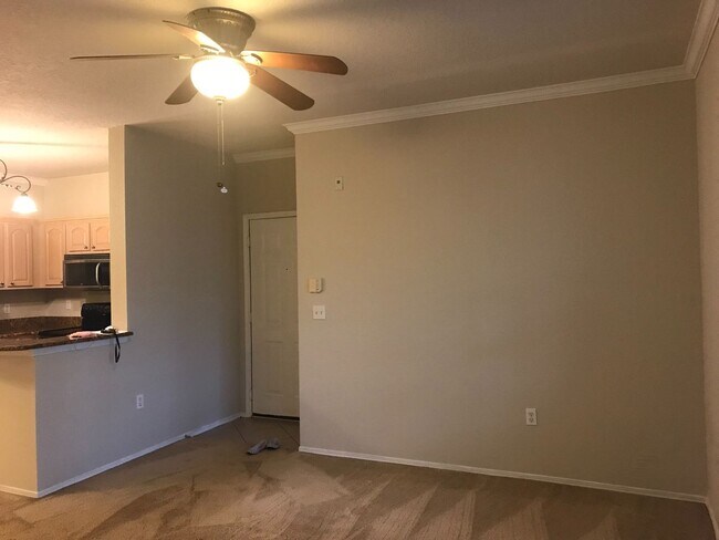 Building Photo - Charming 2BEDROOM 1BATH ~ Metro West Area