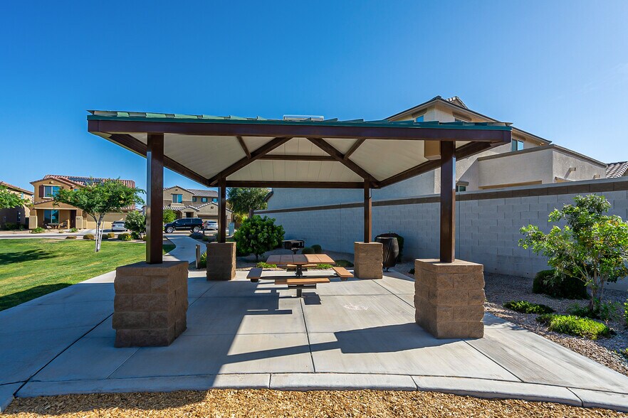 Building Photo - 15877 W Mauna Loa Ln
