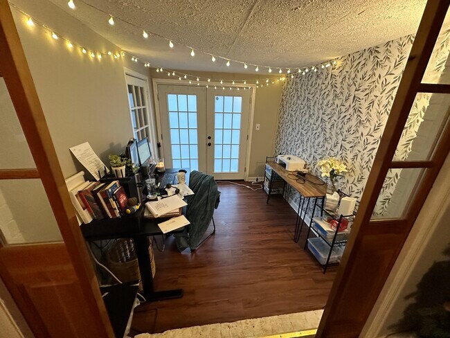 Building Photo - 137 Holmes Cir