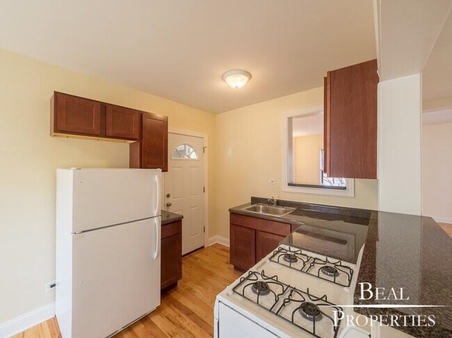 Building Photo - 1 bedroom in CHICAGO IL 60657