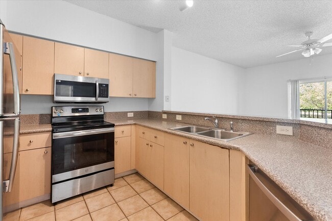 Building Photo - 310 Crestwood Cir