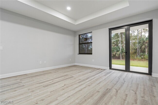 Building Photo - 935 Panda Dr