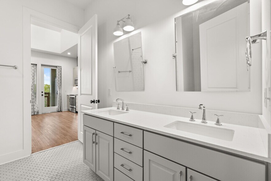 Building Photo - 4704 Sunset Trl