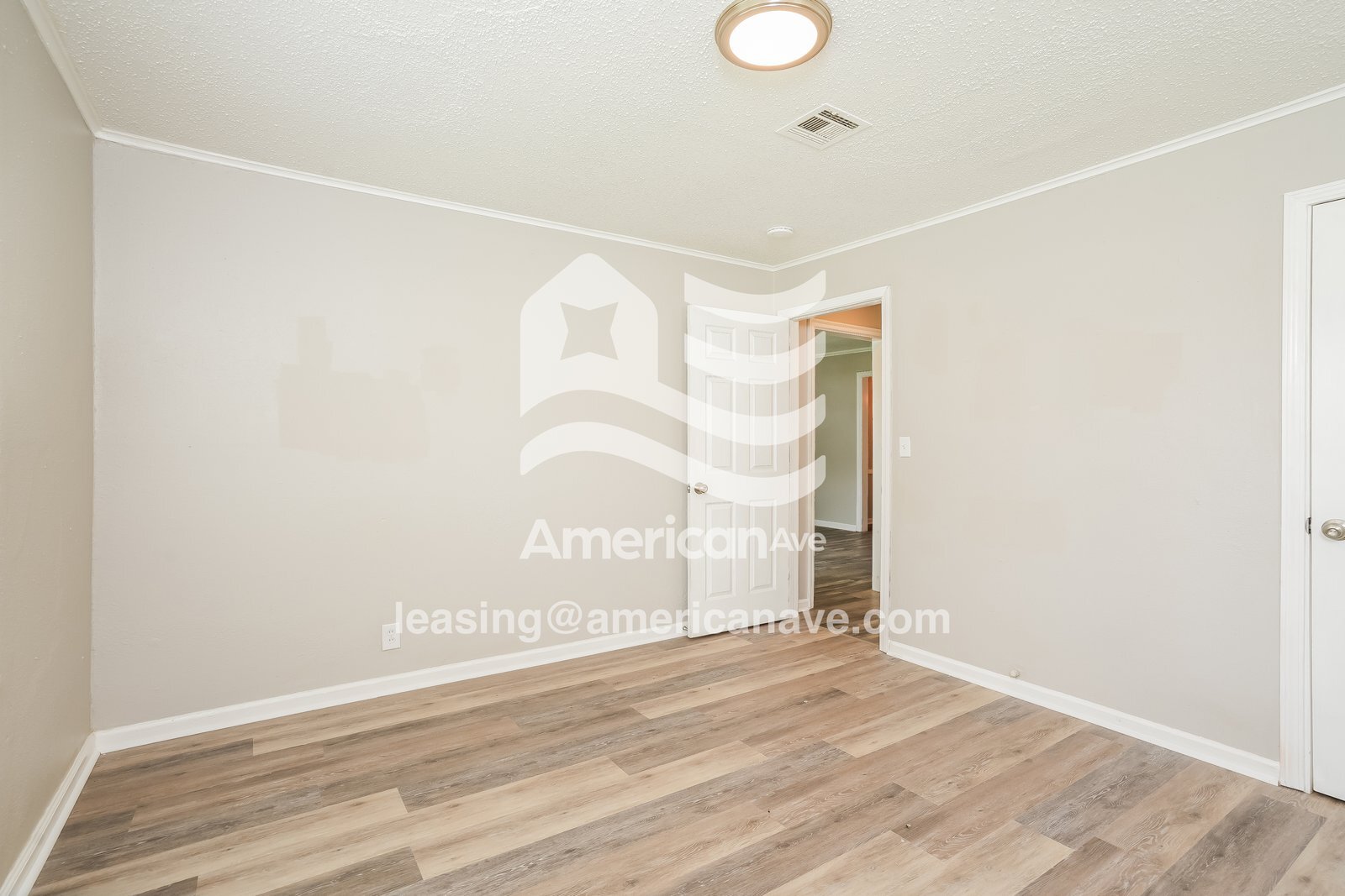 Building Photo - 4923 E Easton St