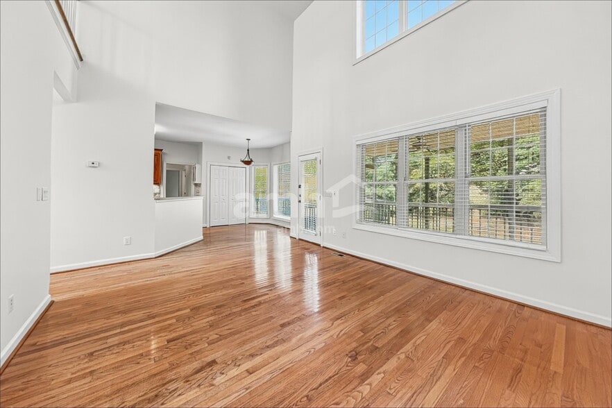 Building Photo - 4030 Belle Meade Cir