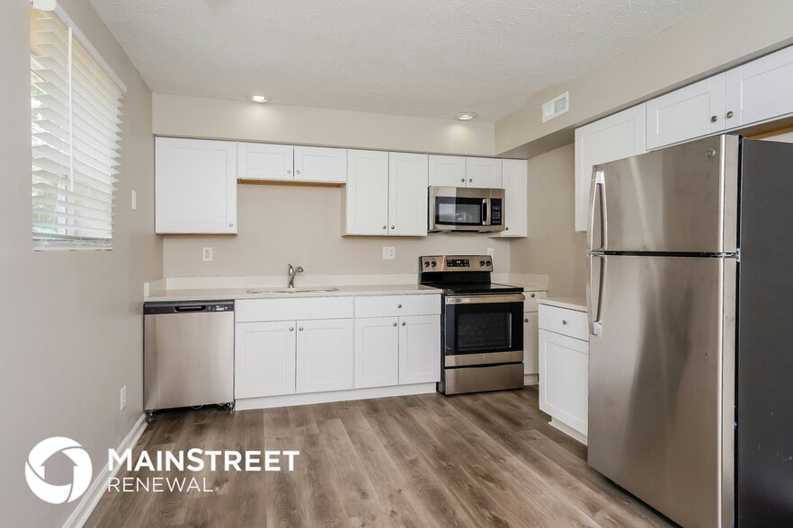 Building Photo - 6605 Six Mile Ln