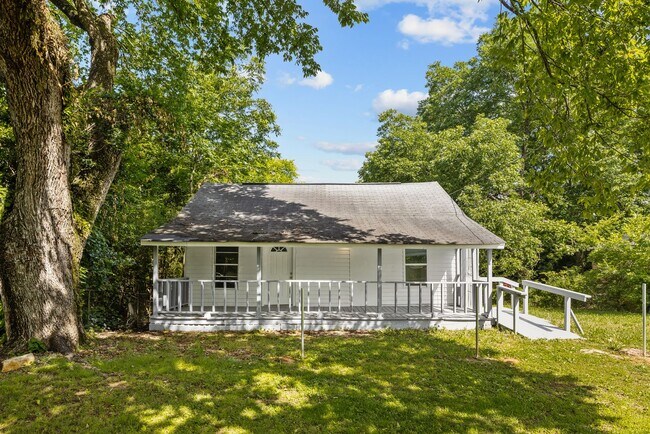 Building Photo - Charming 2 Bedroom, 2 Bathroom house