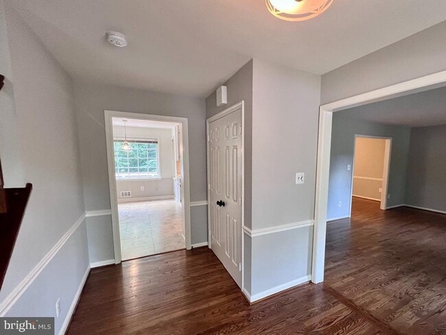 Building Photo - 9101 Streamview Ln