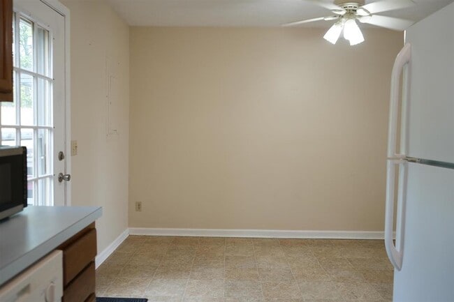 Building Photo - 832 Vine St