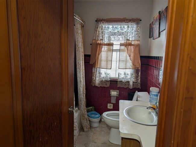 Building Photo - 2825 Dwight St