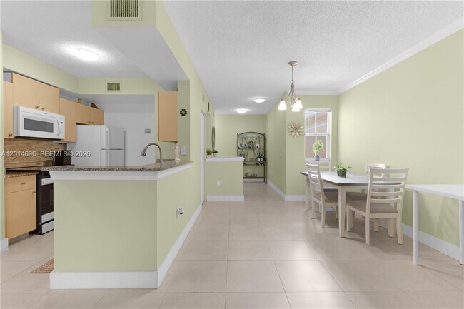 Building Photo - 2486 Centergate Dr