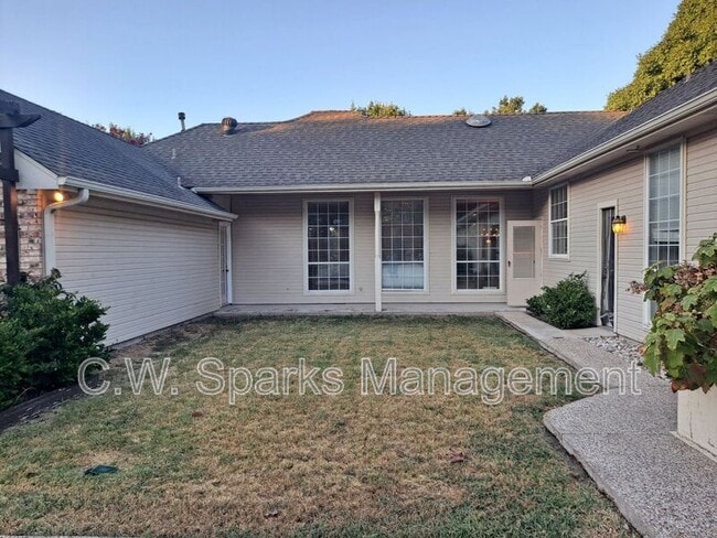 Building Photo - 902 Sunpoint Cir