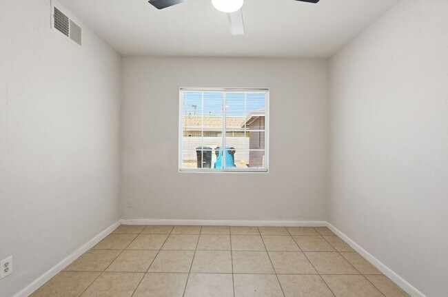 Building Photo - 1036 N 16th St