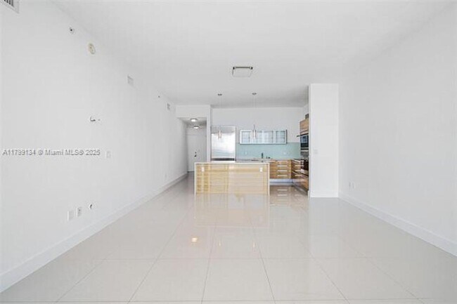 Building Photo - 2020 N Bayshore Dr