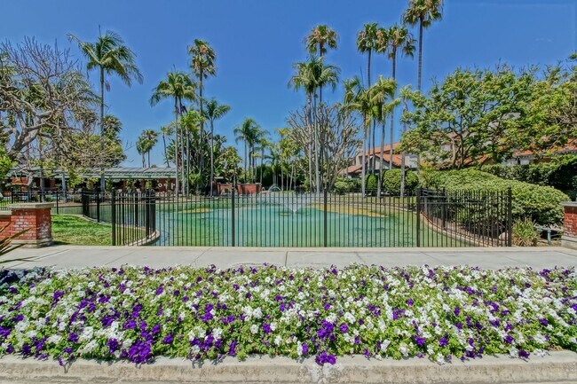 Building Photo - PRIME POOLFRONT LOCATION & CLOSE TO MAIN GATE! BRIGHT & SPACIOUS, END-UNIT POOLFRONT TOWNHOUSE W/...