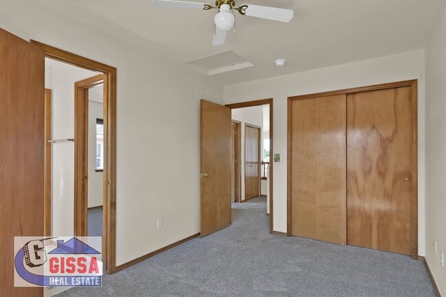 Building Photo - Beautiful home with views of Pikes Peak!